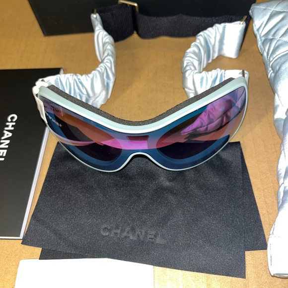 Authentic Chanel Unisex Shield Sunglasses - Picture 2 of 13
